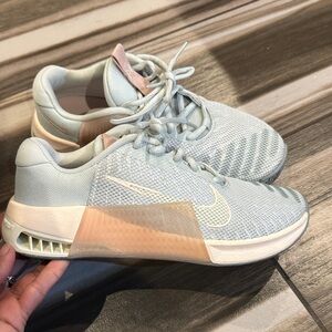 Nike Women's Athletic Shoes - Light green and Pink